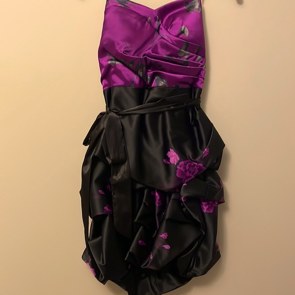 ✨Le Chateau, Floral Dress 👗- M - Picture 2 of 2